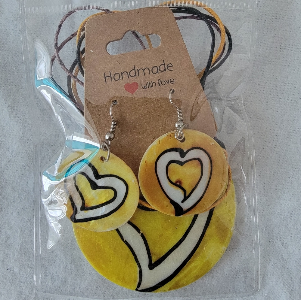 Hand Crafted Jewelry Yellow Heart Shell Coin Statement Necklace & Earrings set - Picture 10 of 16